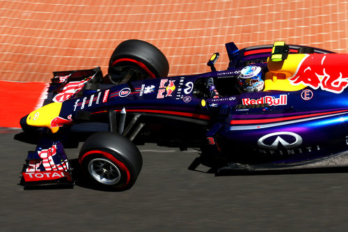 Daniel Ricciardo bate a su compañero en clasificación