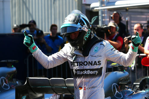 Nico Rosberg celebra su segunda pole de la temporada