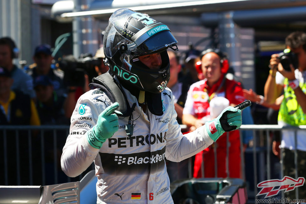 Alegría de Nico Rosberg tras lograr la pole en Mónaco