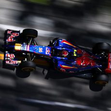 Daniil Kvyat vuela para llegar a la Q3 en Mónaco