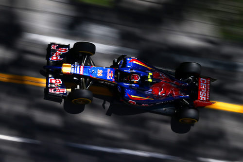 Daniil Kvyat vuela para llegar a la Q3 en Mónaco