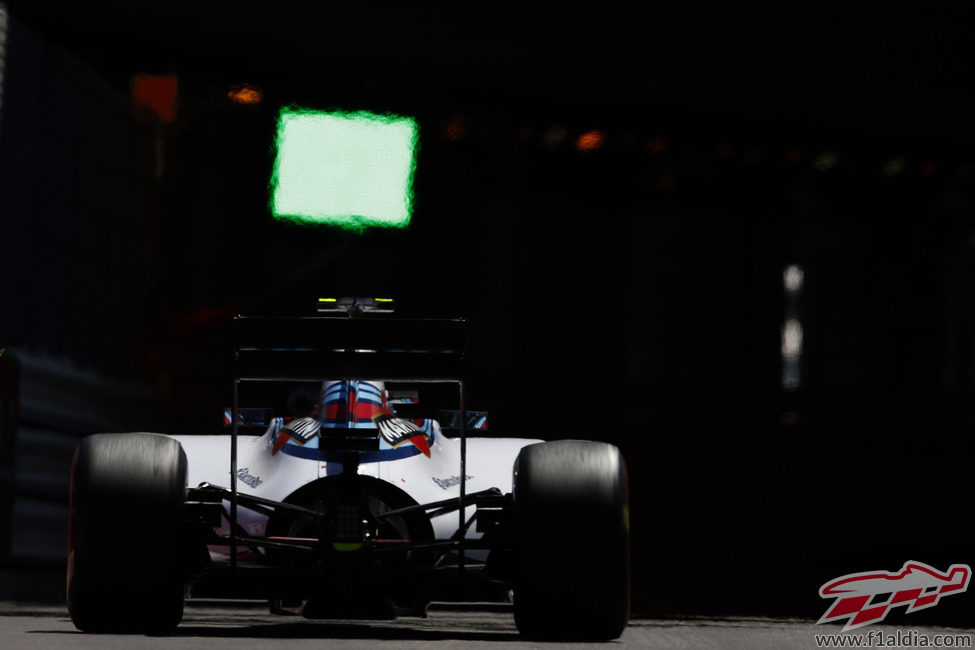 Valtteri Bottas llega a la entrada del túnel