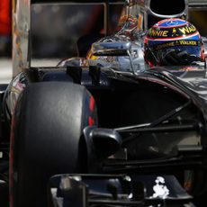 Jenson Button lo intenta con el superblando