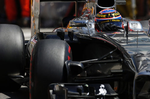 Jenson Button lo intenta con el superblando