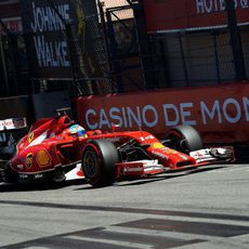 Fernando Alonso vuela con el superblando en la Q3