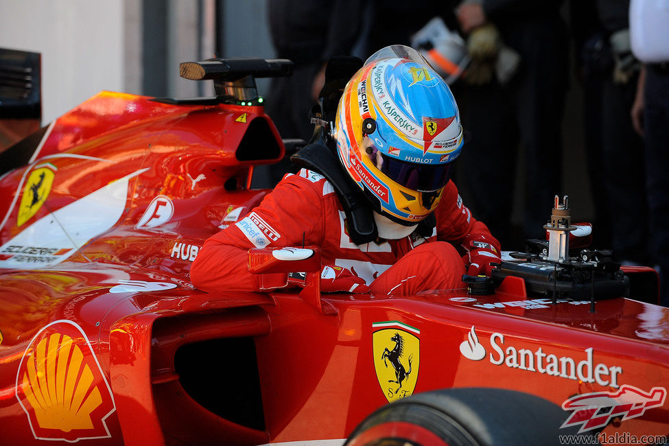 Fernando Alonso se baja del F14-T en Mónaco