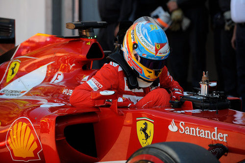 Fernando Alonso se baja del F14-T en Mónaco
