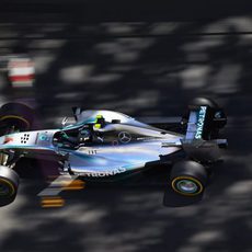 Nico Rosberg pilota en las calles del Principado