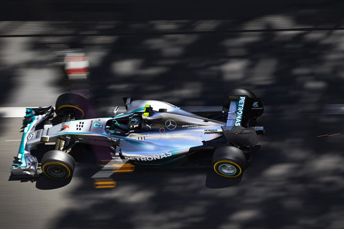 Nico Rosberg pilota en las calles del Principado