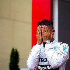 Muestras de cansancio en Lewis Hamilton