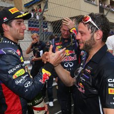 Daniel Ricciardo y Red Bull celebran el tercer puesto