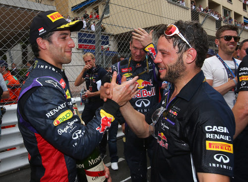 Daniel Ricciardo y Red Bull celebran el tercer puesto