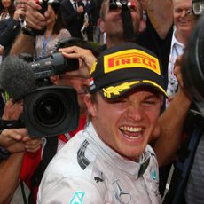 Alegría inmensa de Nico Rosberg ante las cámaras