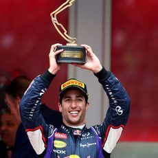 Trofeo de tercer clasificado para Daniel Ricciardo