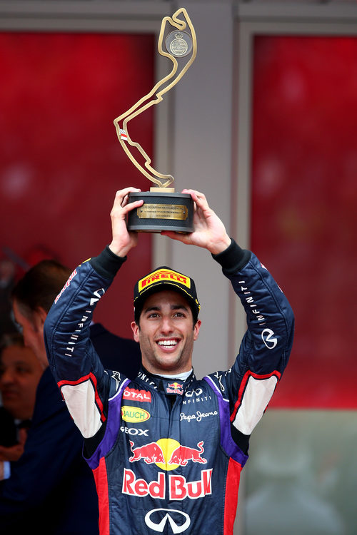 Trofeo de tercer clasificado para Daniel Ricciardo