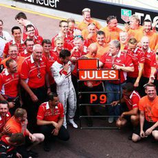 El equipo Marussia celebra sus primeros puntos