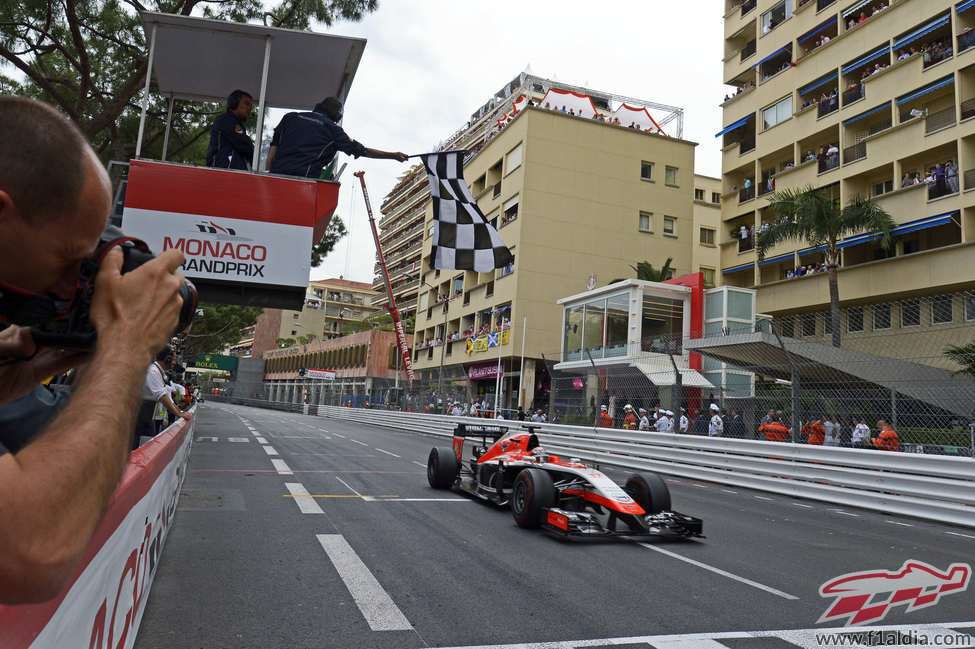 Jules Bianchi cruza la meta en octava posición