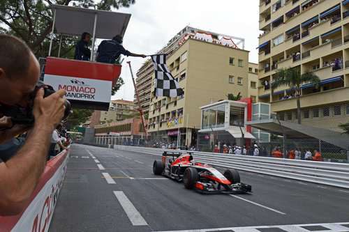 Jules Bianchi cruza la meta en octava posición