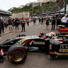 Pastor Maldonado sale al abrirse el pitlane