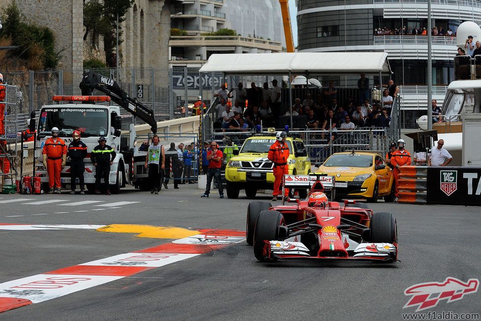 Kimi Räikkönen perdió opciones de podio