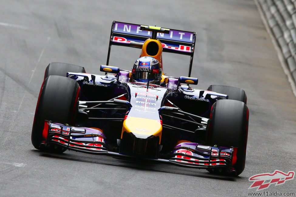 Daniel Ricciardo perdió su posición en la salida