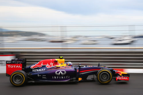 Daniel Ricciardo casi da caza a Hamilton