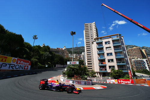 Sebastian Vettel pasa por Loews