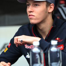 Daniil Kvyat firma autógrafos en Montreal