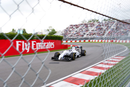 Valtteri Bottas se prepara para afrontar una recta