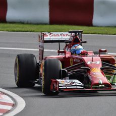 Fernando Alonso lidera la primera tanda de libres