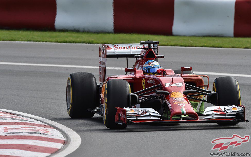Fernando Alonso lidera la primera tanda de libres