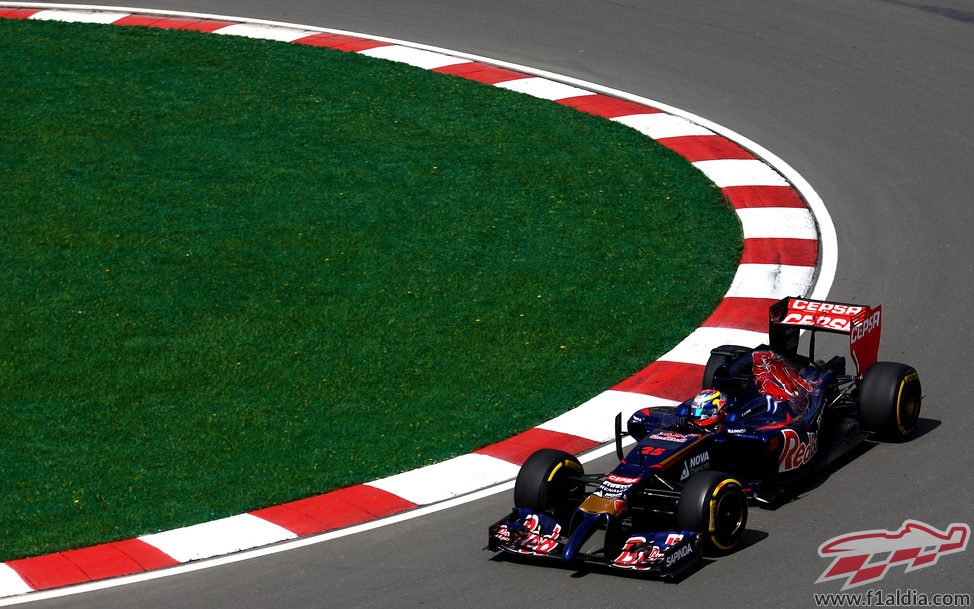 Jean-Eric Vergne gira en una curva de Montreal