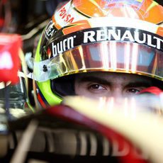 Mirada atenta de Pastor Maldonado en Canadá