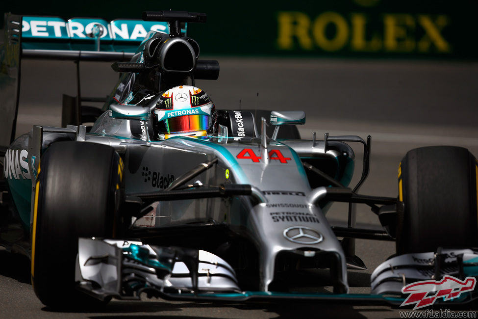 Lewis Hamilton se lleva el mejor tiempo del viernes