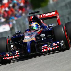 Jean-Eric Vergne rueda con el STR9 en canadá