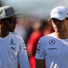 Nico Rosberg y Lewis Hamilton pasean juntos en Montreal