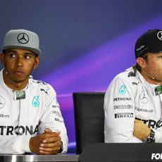 Hamilton y Rosberg en rueda de prensa