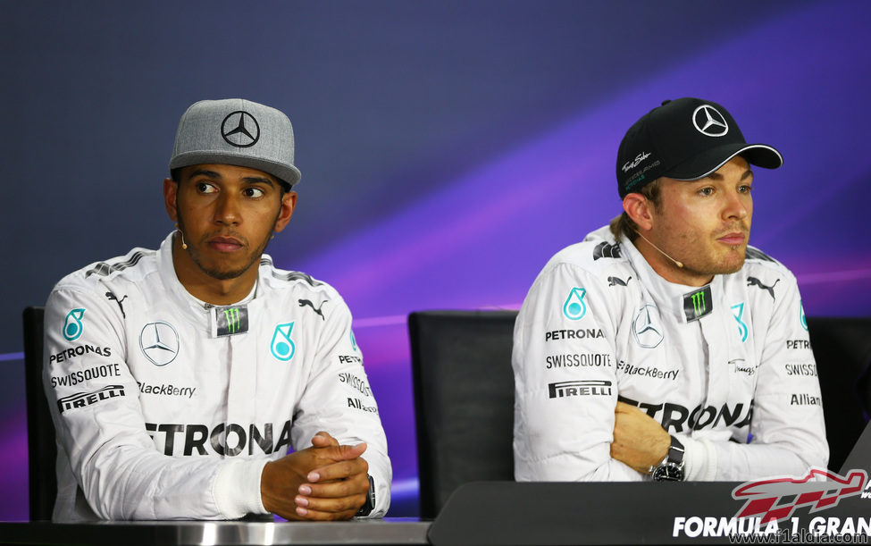 Hamilton y Rosberg en rueda de prensa