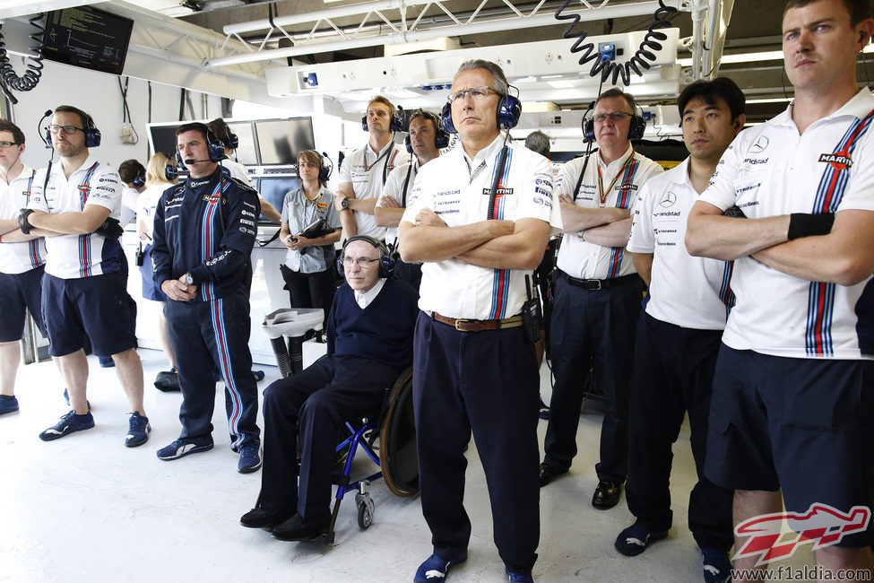 Frank Williams vive la clasificación con su equipo