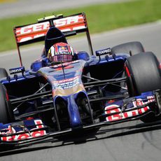 Daniil Kvyat rueda con el superblado en el Gilles Villeneuve