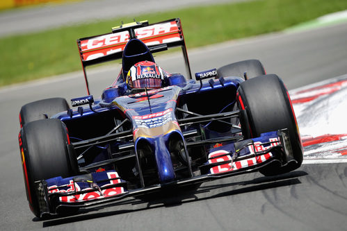 Daniil Kvyat rueda con el superblado en el Gilles Villeneuve