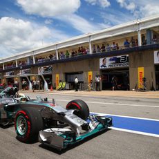 Lewis Hamilton sale a luchar por la pole