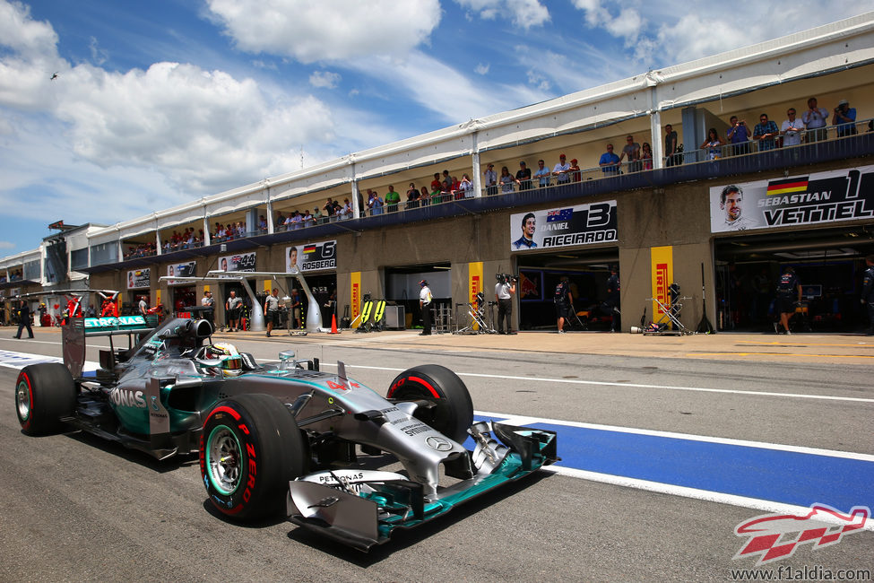 Lewis Hamilton sale a luchar por la pole