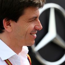 Toto Wolff sonríe antes de la carrera