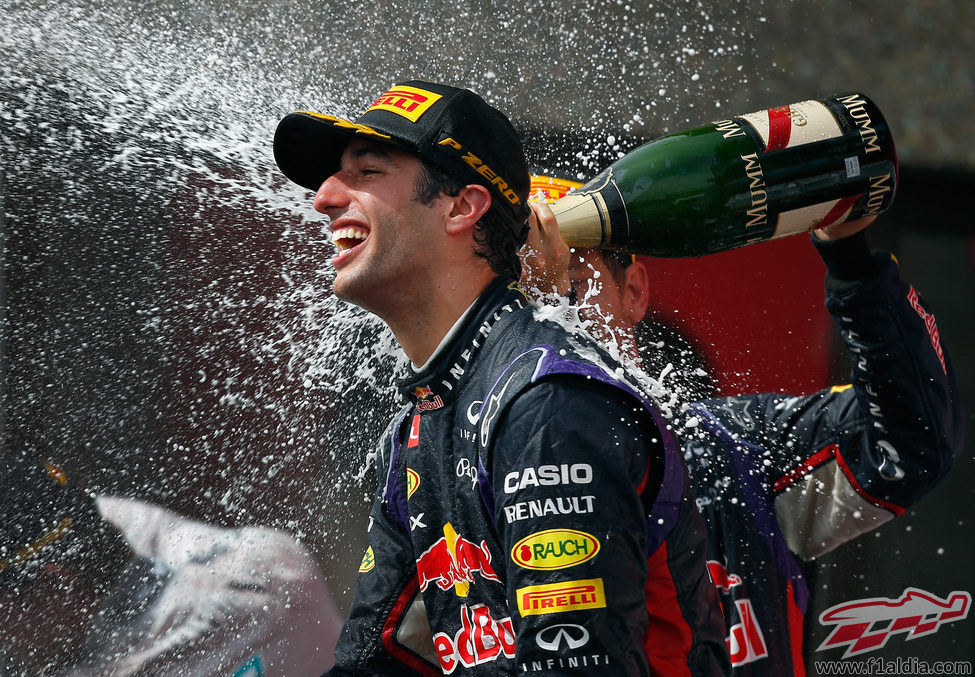 Celebración de champán para Daniel Ricciardo