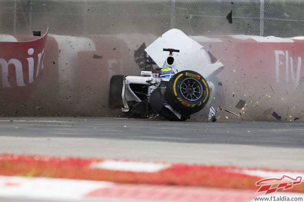 Felipe Massa se estrella contra las protecciones