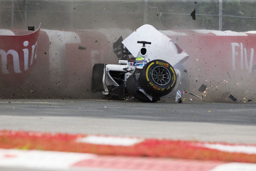 Felipe Massa se estrella contra las protecciones