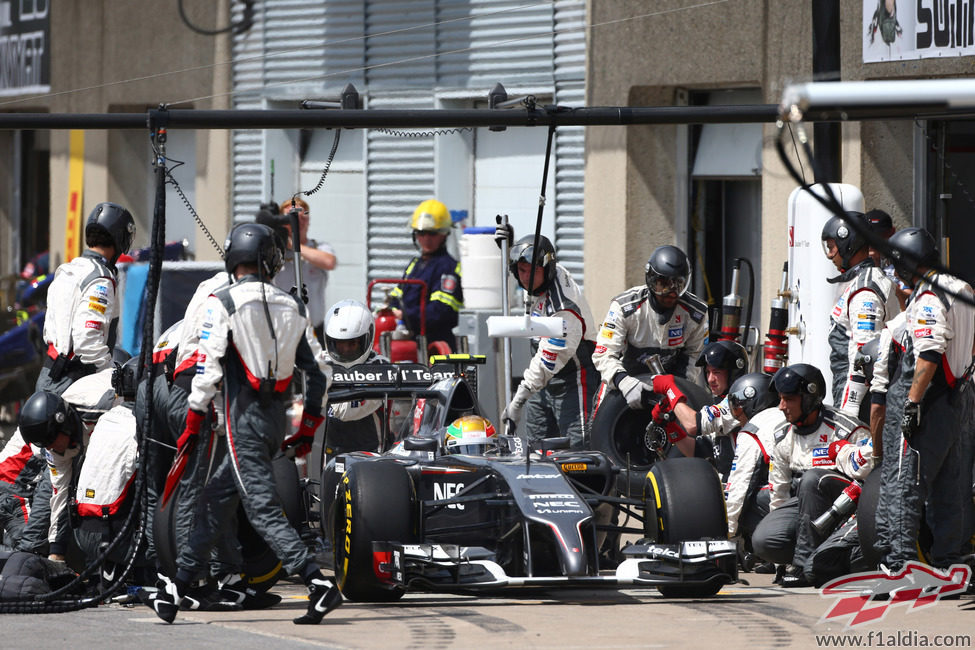 Parada en boxes de Esteban Gutiérrez