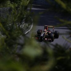 Pastor Maldonado avanza en Montreal