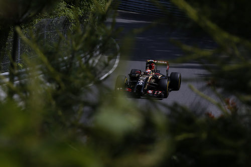 Pastor Maldonado avanza en Montreal